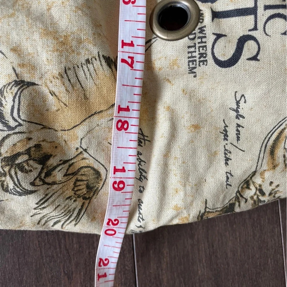 Fantastic Beasts Small Animal Scarf Carrier with Ventilation Holes and  Zipper - Picture 4 of 7